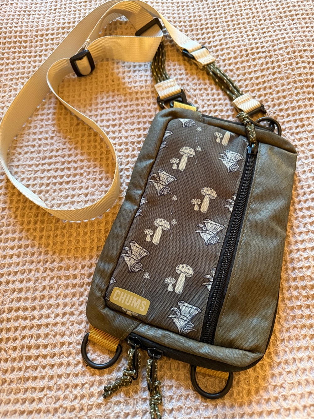 CHUMS Olive Green Mushroom-Print Crossbody Bag